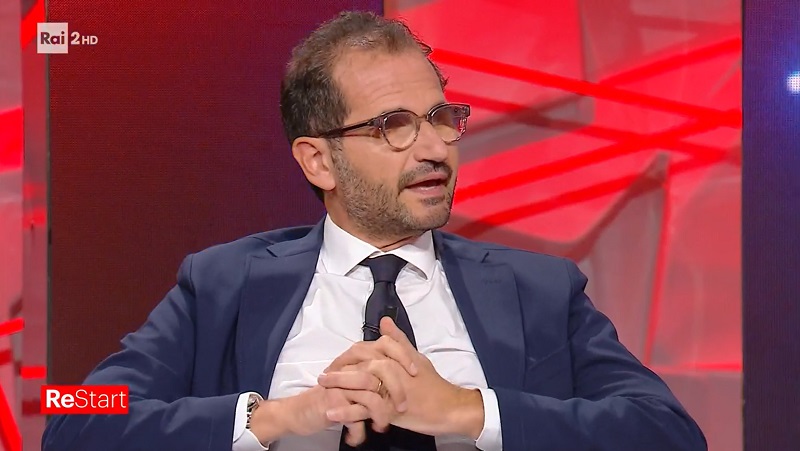 Gemmato (sottosegretario alla Salute) a ReStart spiazza: «Senza i vaccini sarebbe andata peggio? Non abbiamo la prova, non mi schiero a favore o contro»