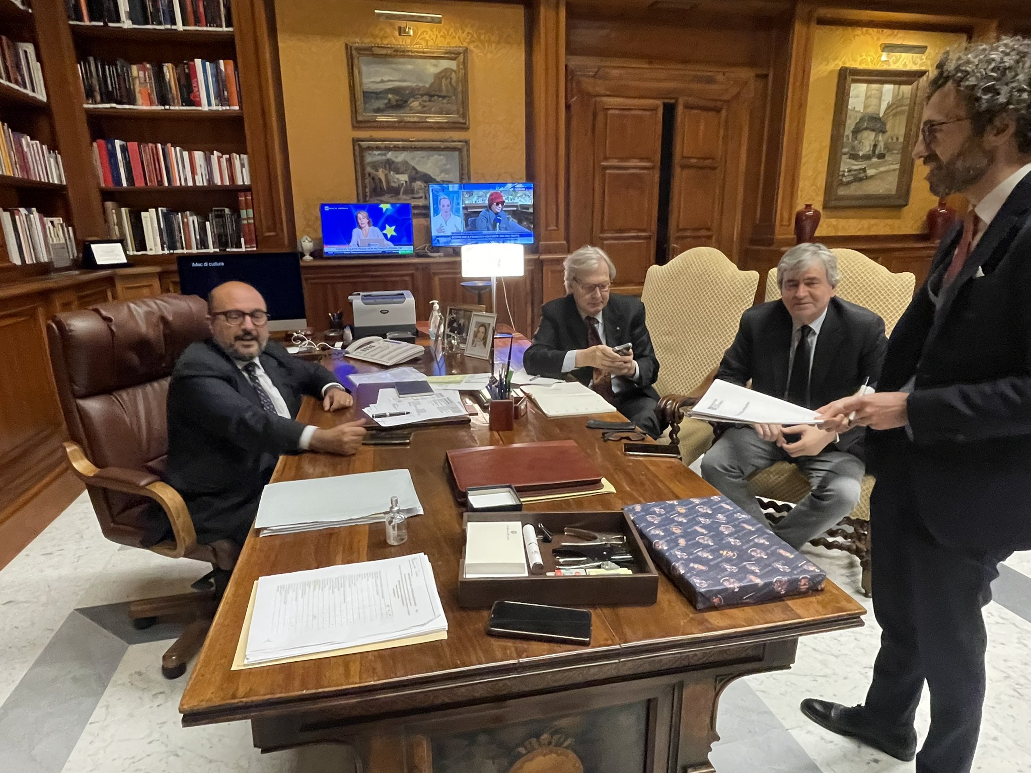 «Al lavoro per la cultura italiana» guardando Pomeriggio Cinque! D’Urso ringrazia il ministro Sangiuliano