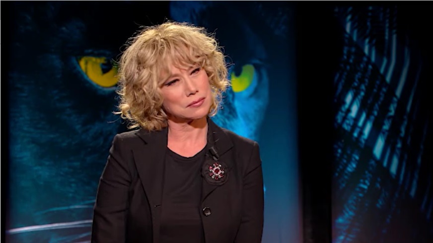 Le ‘belvate’ di Nancy Brilli: calcio a Fossati, schiaffo a Virzì, a letto col marito di Elena Sofia Ricci – Video in anteprima