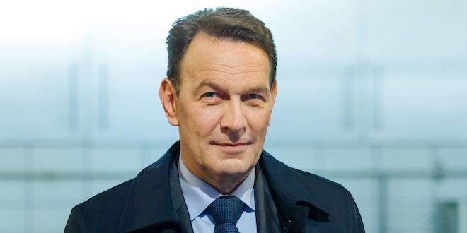 Un Posto al Sole (7-11 novembre 2022): Ferri a caccia del nascondiglio di Fabrizio