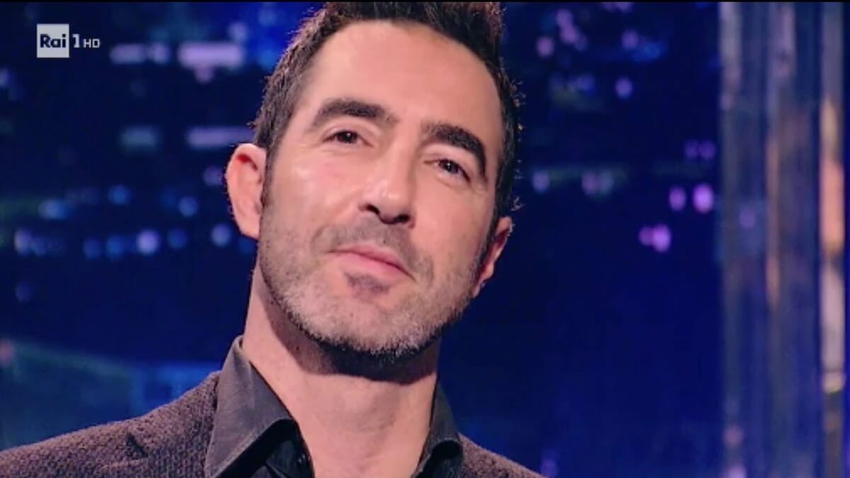 Alessandro Antinelli shock: «Ha provato a eliminarmi, mi ha insultato per mesi nei corridoi di Saxa Rubra. Io per te provo pena»