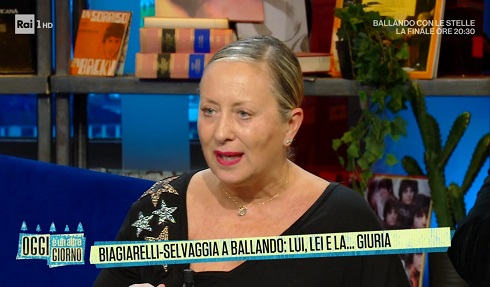 Smith e Di Vaira rincarano contro Selvaggia Lucarelli (che smentisce Carolyn). E meno male che a Ballando erano tutti amici!