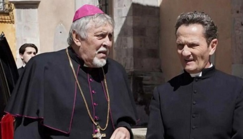 Programma TV di stasera, domenica 18 dicembre 2022. Su Italia 1 la prima visione di ‘Din Don 5 – Bianco Natale’