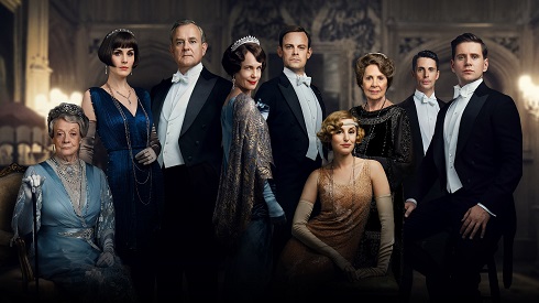 Programmi TV di stasera, martedì 13 dicembre 2022. Il film di ‘Downton Abbey’ arriva su Canale 5