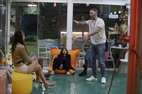 GF Vip, scintille tra Edoardo Tavassi e Antonella Fiordelisi: «Bugiarda, falsa, malefica, malvagia, terrificante ed inquietante. Sei Voldemort» – Video