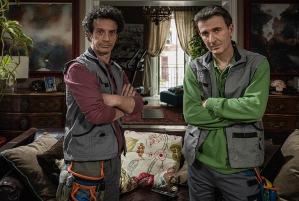 Programmi TV di stasera, mercoledì 7 dicembre 2022. Su Rai2 il debutto di Malgioglio, su Canale 5 Incastrati con Ficarra e Picone