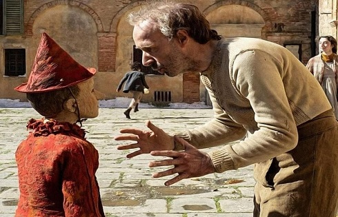 Programmi TV di stasera, domenica 1° gennaio 2023. Su Rai2 il ‘Pinocchio’ di Matteo Garrone