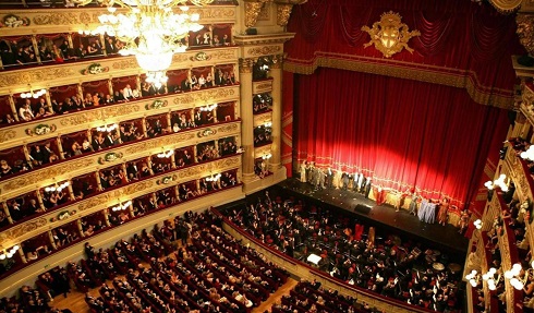 Prima della Scala 2022: in diretta su Rai1 il Boris Godunov di Musorgskij. Milly Carlucci e Bruno Vespa padroni di casa