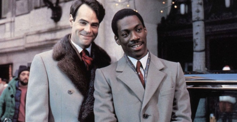 Programmi TV di stasera, sabato 24 dicembre 2022. Su Italia1 il cult «Una poltrona per due»