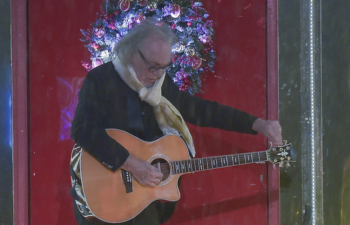 BOOM! Riccardo Fogli squalificato dal Grande Fratello Vip