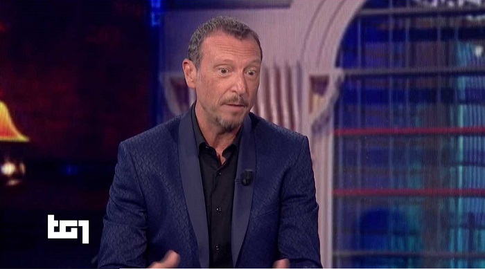 Amadeus bruciato da Vespa su Zelensky a Sanremo 2023: «Mi ha detto ‘te lo faccio sapere’ ma non mi ha detto ‘te lo faccio sapere a Domenica In’»