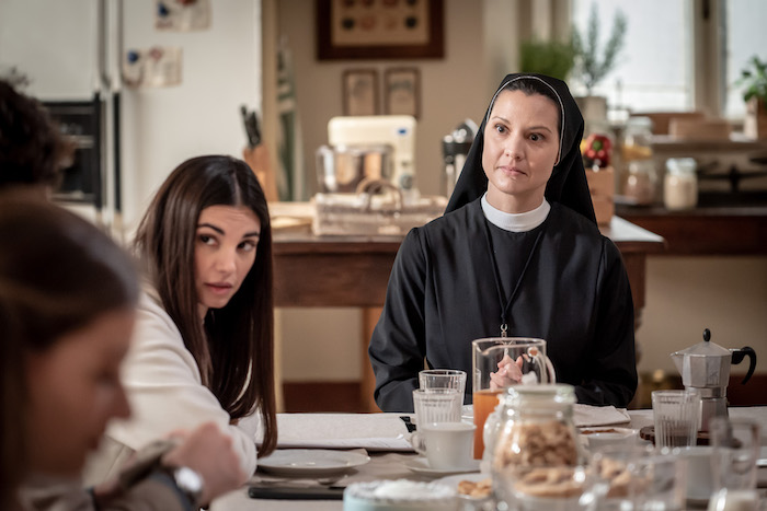 Ascolti TV | Giovedì 19 Gennaio 2023. Che Dio Ci Aiuti vince ma cala (4,6 mln – 24%), Coppa Italia 20.4 (4,4 mln). Male la Cucciari (3.4%). Funerali della Lollobrigida 21.1% (2,5 mln), record Storie Italiane (21.8-23.8%). Cattelan 3.5%