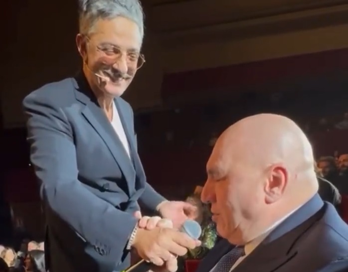 Fiorello fa cantare «Bella ciao» al ministro Crosetto – Video