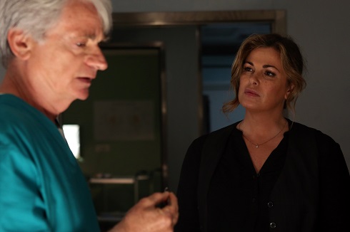 Programmi TV di stasera, venerdì 27 gennaio 2023. Le indagini di ‘Fosca Innocenti’ proseguono su Canale 5