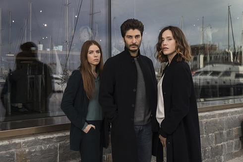 La Porta Rossa 3: le indagini paranormali del defunto commissario Cagliostro tornano su Rai2 per l’ultima volta