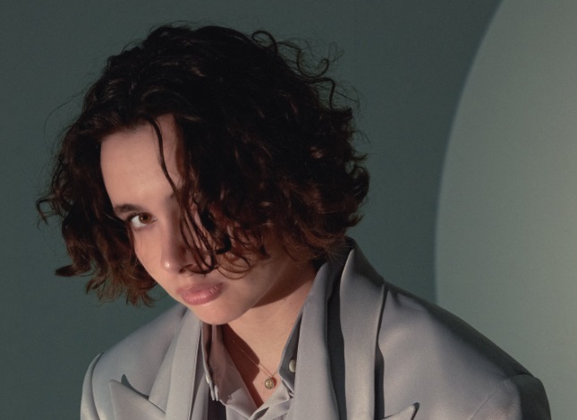 Madame, poche chiacchiere, il Green Pass era falso?