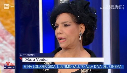 Mara Venier irrompe a La Vita in Diretta e tuona contro Marisela Federici: «Mi fa orrore il tuo cinismo sulla Lollobrigida» – Video