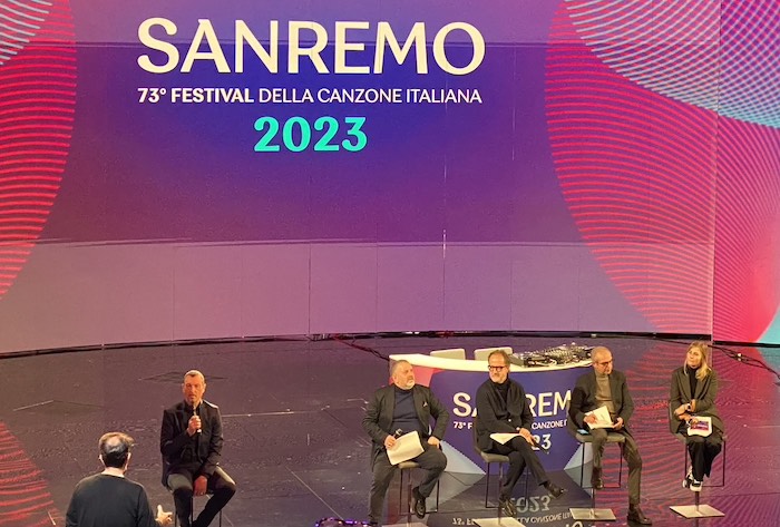 Sanremo 2023, prima conferenza stampa. Coletta e le differenze tra Madame e Remigi/Montesano, Amadeus chiarisce su Toffanin e parla della controprogrammazione