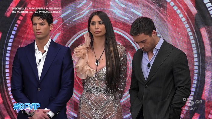 GF Vip 7, trentacinquesima puntata – Sarah viene eliminata ma ha il biglietto di rientro. In 4 a rischio eliminazione. Budget spesa dimezzato per punizione