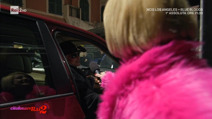«C’ho la colite, i fagioli mi fanno male». Esilarante incontro tra Antonella Elia e Anna Oxa – Video