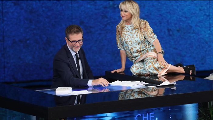 Programmi TV di stasera, domenica 5 febbraio 2023. Amadeus e Morandi da Fazio, Berlusconi e Rigau da Brindisi