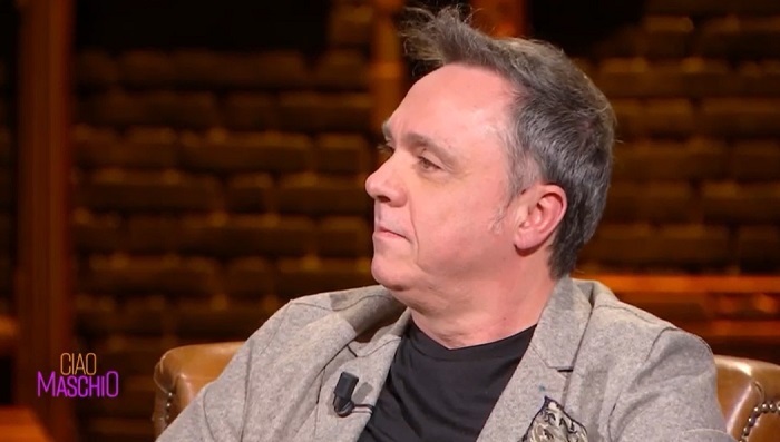 Gabriele Cirilli a Ciao Maschio: «Il mio sogno erotico? Fare sesso con un altro uomo» – Video in anteprima