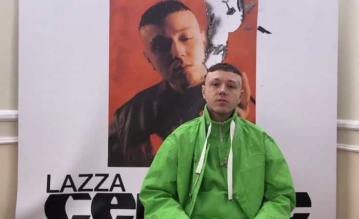 Lazza a DavideMaggio.it: «A Sanremo per vincere, a me non piace partecipare. Ho scritto ad Orietta Berti quando ha sbagliato il mio nome»