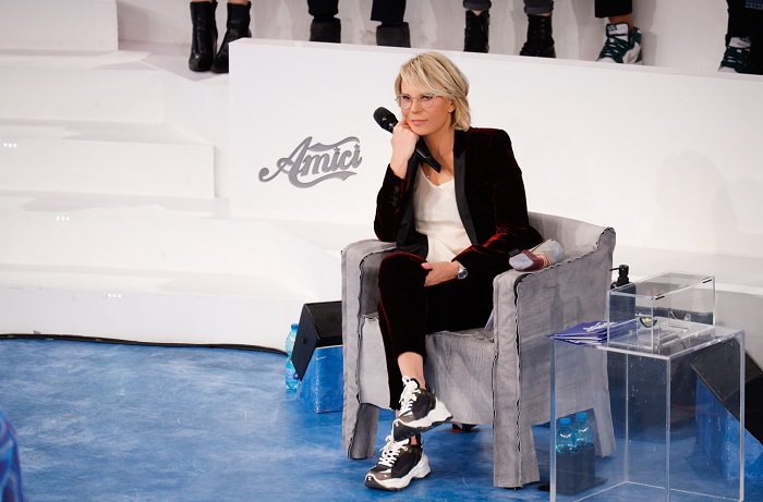 Amici 22: anticipazioni puntata di domenica 19 febbraio 2023. Tre allievi al Serale, Mr Rain ospite e giudice di canto