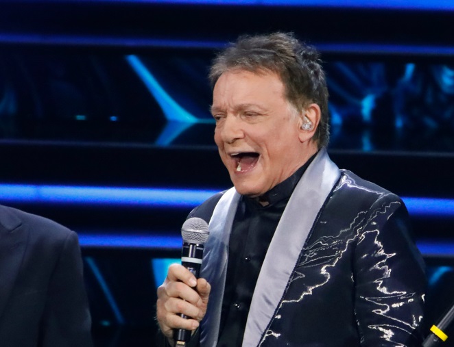 Massimo Ranieri e Rocio Munoz Morales nel sabato sera di Rai 1 a maggio. La presentazione stasera a Sanremo