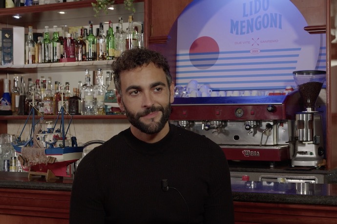 Marco Mengoni a DavideMaggio.it: «Ho paura delle persone che pensano in modo assolutista. Scommetto sulla vittoria di Elodie»