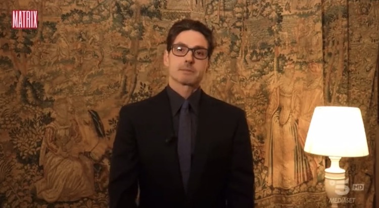 «Ciao Maurizio, sarai sempre nei nostri cuori». Pier Silvio Berlusconi saluta commosso Costanzo – Video