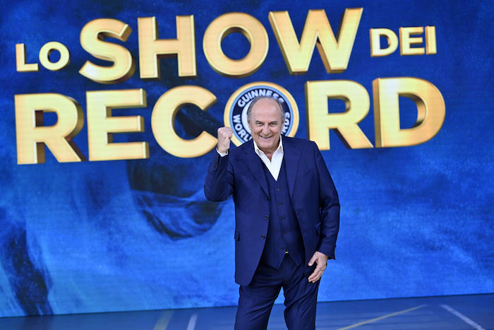 Gerry Scotti torna nella domenica di Canale 5 con Lo Show dei Record