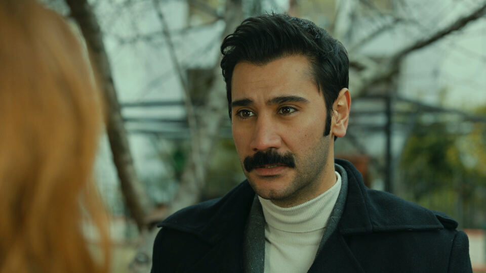 Terra Amara, anticipazioni (20-25 febbraio 2023): Yilmaz scopre la verità sul matrimonio di Zuleyha ma finisce in galera con Demir