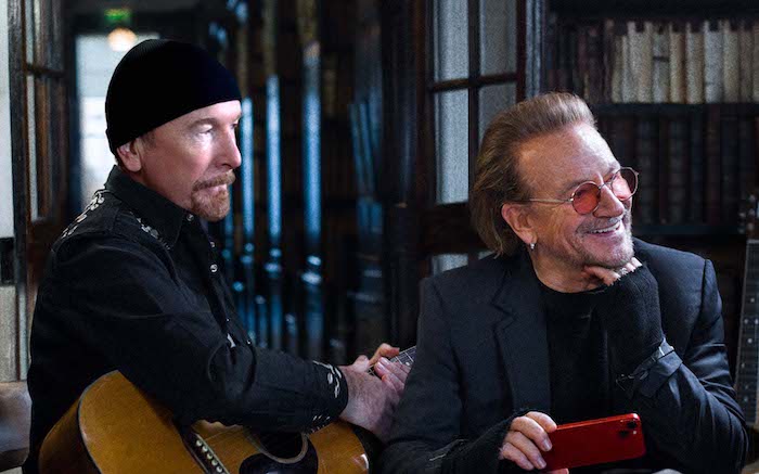 Classifica FIMI: gli U2 esordiscono primi negli album, Cenere e Supereroi in vetta nei singoli. Pausini fuori dalla Top100