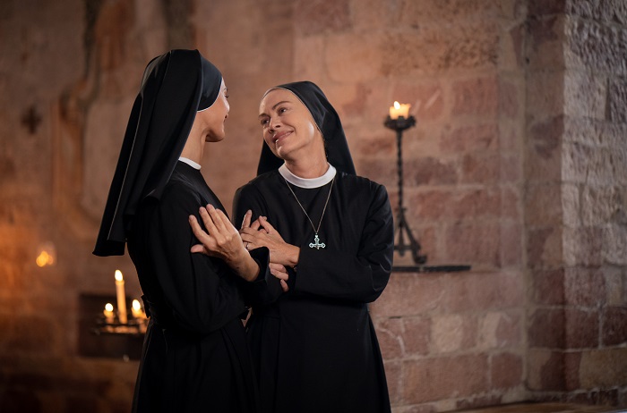 Programmi TV di stasera, giovedì 16 marzo 2023. Nel finale di Che Dio ci Aiuti 7 il ritorno di Suor Angela