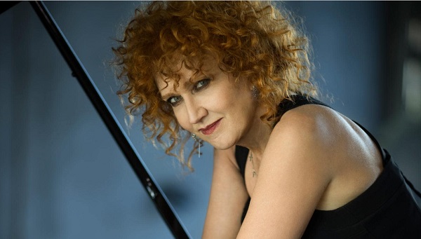 Programmi TV di stasera, venerdì 3 marzo 2023. Fiorella Mannoia alla finale di The Voice Senior