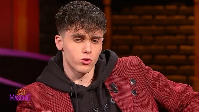 Quello che fa male… LDA lo rivela a Ciao Maschio: «C’erano 500 persone in un locale, inizio a cantare e ne restano 3» – Video in anteprima