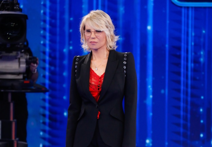 Ascolti TV | Sabato 25 marzo 2023. Amici a 4 milioni (28.2%), Il Cantante Mascherato cala a 2 mln con il 17.2% (Tutti in Maschera 2,98 mln – 16.1%)