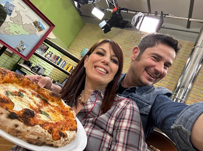 Rai 2 ‘sforna’ Pizza Doc ogni sabato con Tinto e Monica Caradonna