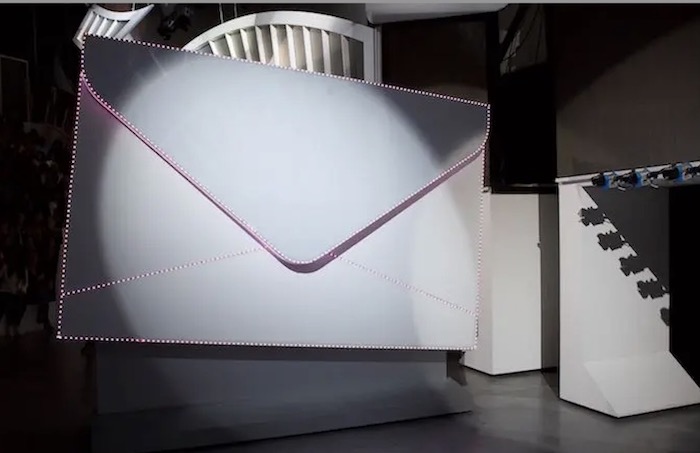 Lo studio di C’è Posta Per Te teatro della proposta di matrimonio del conduttore di Rai3