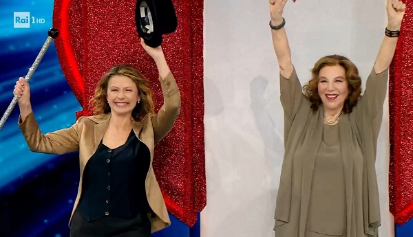 Stefania e Amanda Sandrelli - Cantante Mascherato