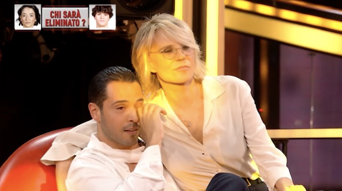 Amici, il giurato Giuseppe Giofrè in lacrime per il Tango di Federica. Maria De Filippi corre ad abbracciarlo – Video