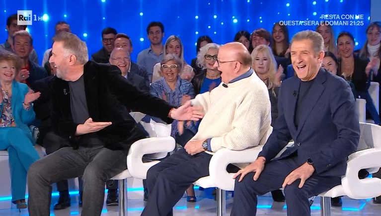 Boldi perde l’apparecchio acustico, De Sica pensava si fosse cac*to addosso! E’ show a Domenica In – Video