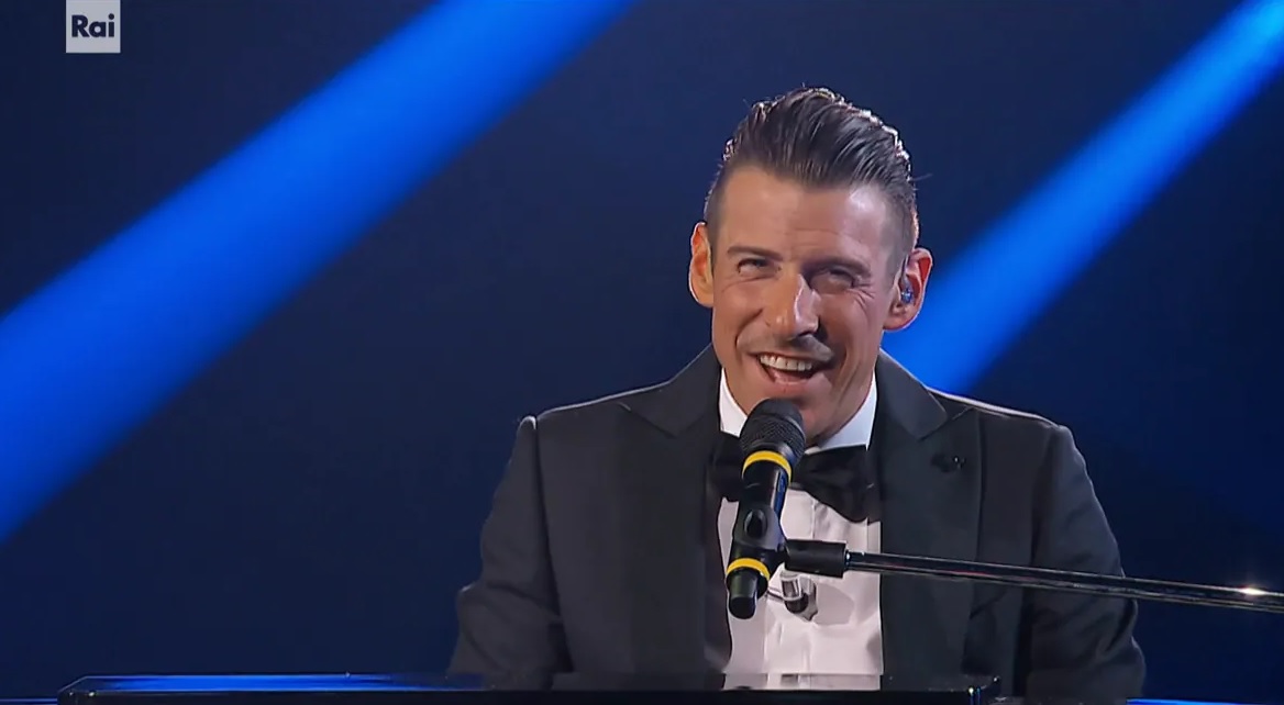 Programmi TV di stasera, venerdì 21 aprile 2023. L’ultimo appuntamento di ‘Ci Vuole Un Fiore’ sfida la seconda puntata de ‘Il Patriarca’