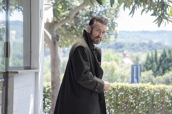 Rocco Schiavone 5: una ‘nuova moglie fantasma’ per il ruvido Vicequestore (rimasto su Rai2)