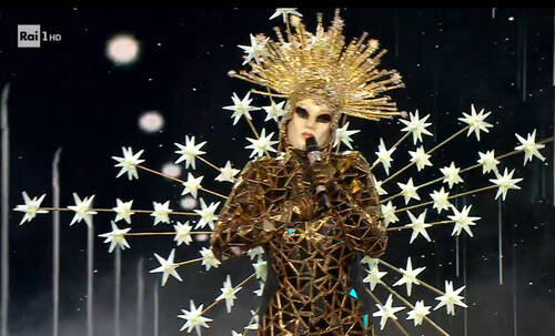 Il Cantante Mascherato 4, anticipazioni finale: Bobby Solo ospite dello spareggio tra Stella e Squalo. Chi si nasconde dietro le maschere