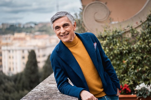 Programmi TV di stasera, lunedì 17 aprile 2023. Su Rai2 ‘Napoletano? E famme ‘na pizza’, lo spettacolo in diretta di Vincenzo Salemme