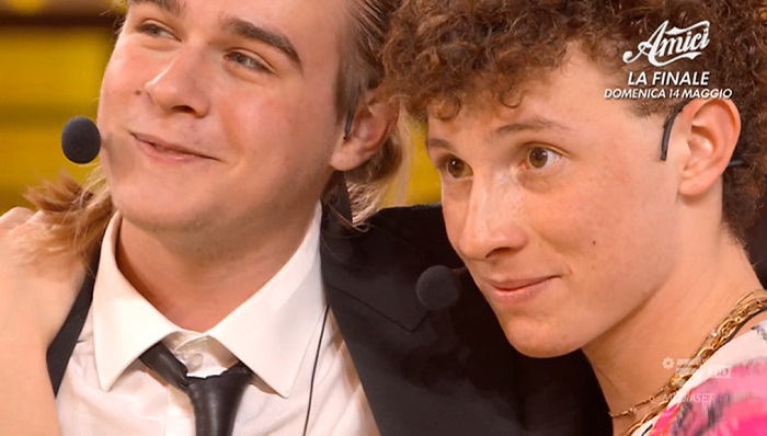 Amici 2023: la semifinale fa fuori Maddalena e Aaron. Finale a 4 con Isobel, Mattia, Angelina e Wax