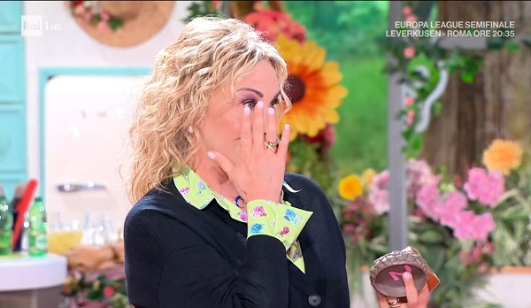 Antonella Clerici si commuove in diretta per l’alluvione in Emilia Romagna – Video