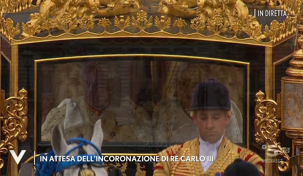 Carlo e Camilla sulla carrozza - Verissimo